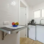 Апартаменти Malagasuite Comfort And Pool *