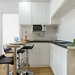 Апартаменти Malagasuite Comfort And Pool